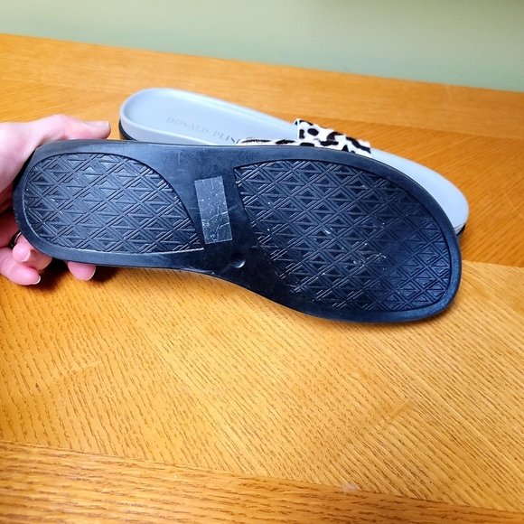 Donald Pliner, grey leopard toe thong sandal, 81/2 M - Picture 3 of 6